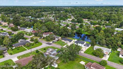 2071 Courtney Drive, Jacksonville FL - photo 6 of 36