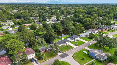 2071 Courtney Drive, Jacksonville FL - photo 7 of 36