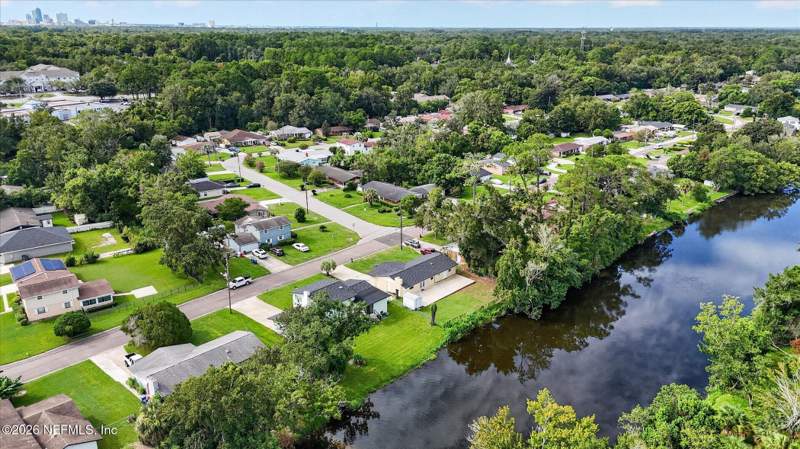 3 bedroom Single Family Residence at 2071 Courtney Drive, Lake Park Estates, Jacksonville — photo 3