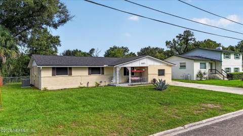 2071 Courtney Drive, Jacksonville FL - photo 9 of 36