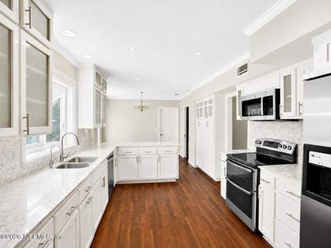 8239 Hollyridge Road, Jacksonville FL - photo 14 of 45