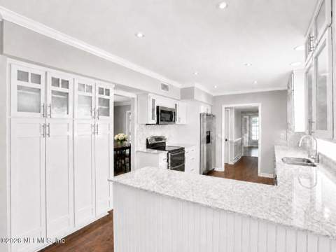 8239 Hollyridge Road, Jacksonville FL - photo 16 of 45