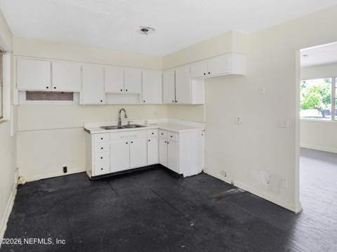6348 Garette Drive, Jacksonville FL - photo 8 of 24