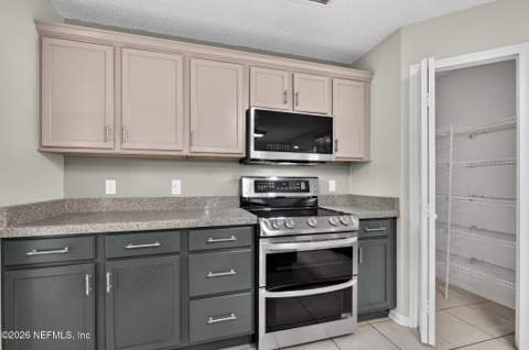 12388 Hickory Forest Road, Jacksonville FL - photo 16 of 58