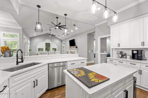 7903 Vineyard Lake Road, Jacksonville FL - photo 14 of 37