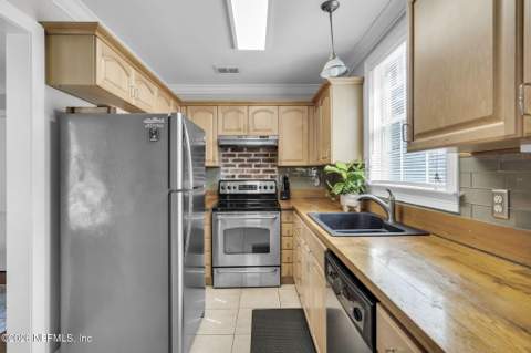 4652 College Street, Jacksonville FL - photo 13 of 35
