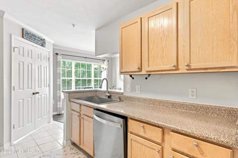 7800 Point Meadows Drive #332, Jacksonville FL - photo 15 of 76