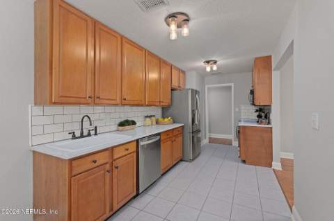 3721 Via De La Reina, Jacksonville FL - photo 10 of 36