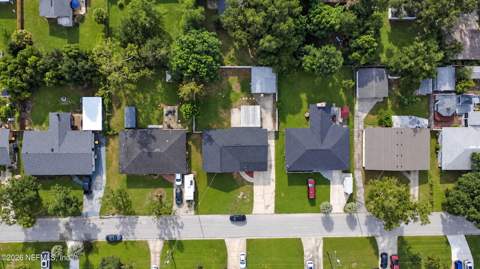 7456 Greenway Drive, Jacksonville FL - photo 7 of 73