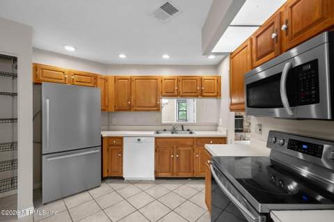 11548 Ashley Manor Way, Jacksonville FL - photo 17 of 87