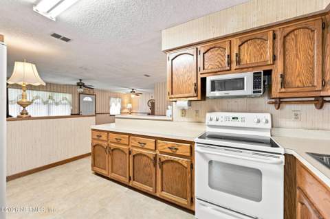 2412 Husson Avenue, Palatka FL - photo 17 of 34