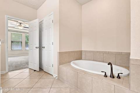 598 Amber Creek Drive, Jacksonville FL - photo 17 of 31
