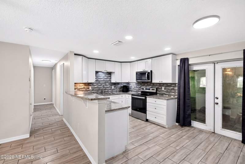 3 bedroom Single Family Residence at 416 Ameca Avenue, Belair, Orange Park — photo 4