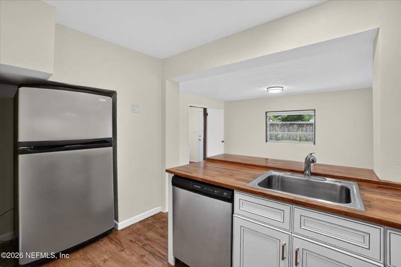 3 bedroom Single Family Residence at 4748 Beverly Circle, Lake Shore Terrace, Jacksonville — photo 5