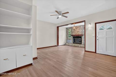 4748 Beverly Circle, Jacksonville FL - photo 7 of 27