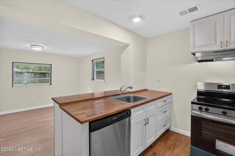 3 bedroom Single Family Residence at 4748 Beverly Circle, Lake Shore Terrace, Jacksonville — photo 4