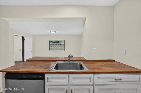 4748 Beverly Circle, Jacksonville FL - photo 6 of 27