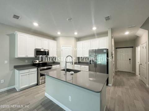 10312 Benson Lake Drive, Jacksonville FL - photo 10 of 39
