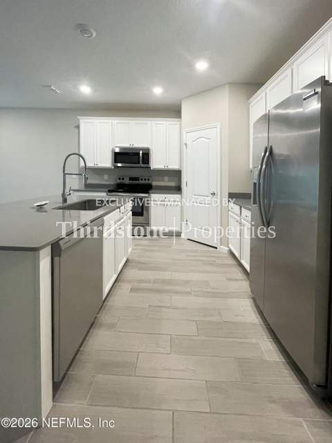 10312 Benson Lake Drive, Jacksonville FL - photo 7 of 39