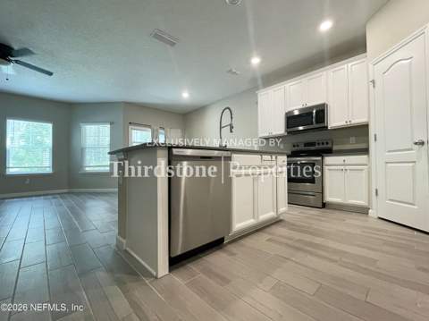 10312 Benson Lake Drive, Jacksonville FL - photo 6 of 39