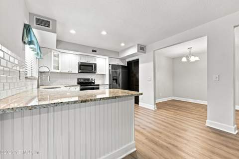 8566 Goldeneye Lane, Jacksonville FL - photo 11 of 40