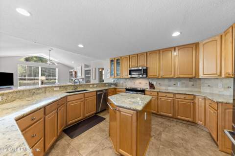 3224 Sequoyah Circle, St. Johns FL - photo 9 of 58