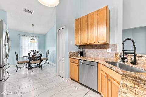 13964 Crestwick Drive, Jacksonville FL - photo 8 of 30