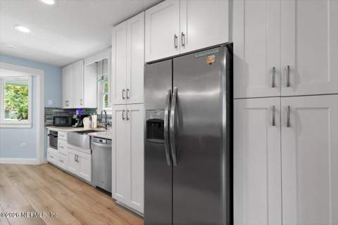 13405 Gerona Drive, Jacksonville FL - photo 7 of 38