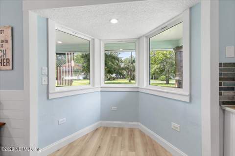 13405 Gerona Drive, Jacksonville FL - photo 10 of 38