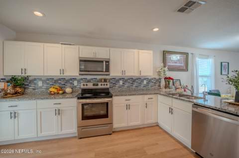 546 Monty Lane, Jacksonville FL - photo 7 of 15