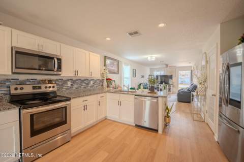 546 Monty Lane, Jacksonville FL - photo 8 of 15