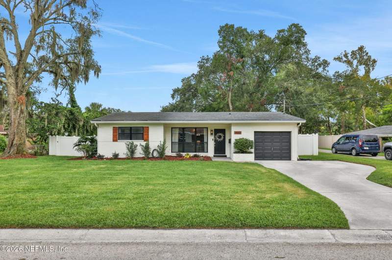 4 bedroom Single Family Residence at 8162 Cesperdes Avenue, San Jose Manor, Jacksonville — photo 4