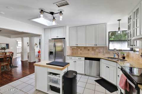 8162 Cesperdes Avenue, Jacksonville FL - photo 19 of 54