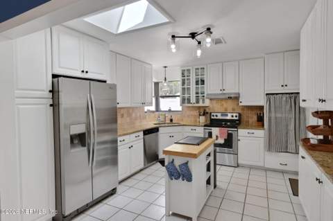 8162 Cesperdes Avenue, Jacksonville FL - photo 23 of 54