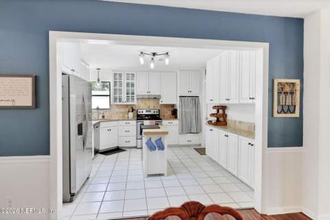 8162 Cesperdes Avenue, Jacksonville FL - photo 16 of 54
