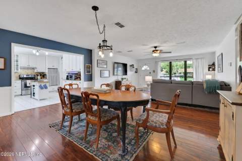 8162 Cesperdes Avenue, Jacksonville FL - photo 13 of 54