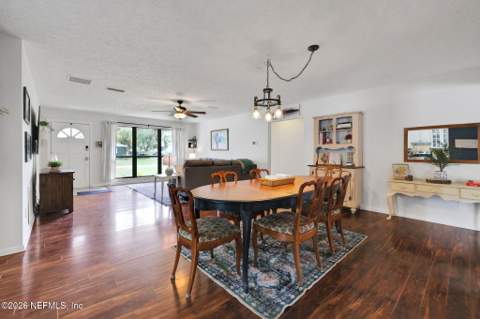 8162 Cesperdes Avenue, Jacksonville FL - photo 14 of 54