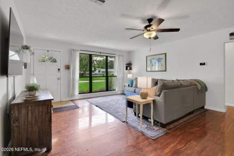 8162 Cesperdes Avenue, Jacksonville FL - photo 11 of 54