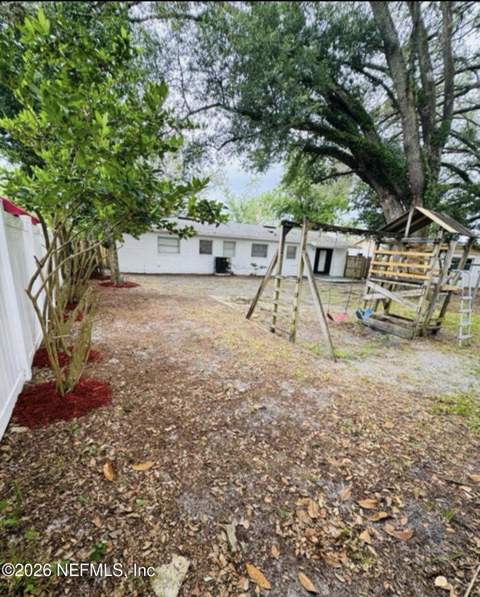 8239 Caravelle Drive, Jacksonville FL - photo 16 of 17