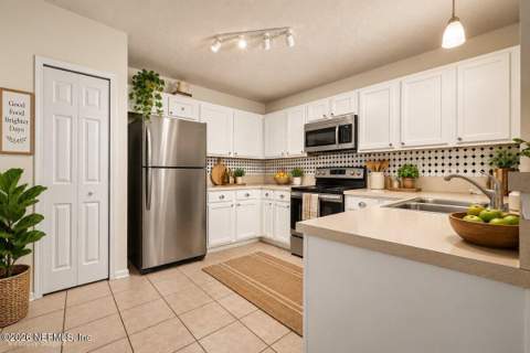 7920 Merrill Road #116, Jacksonville FL - photo 8 of 38
