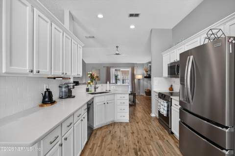 12825 Kelsey Island Drive, Jacksonville FL - photo 7 of 42