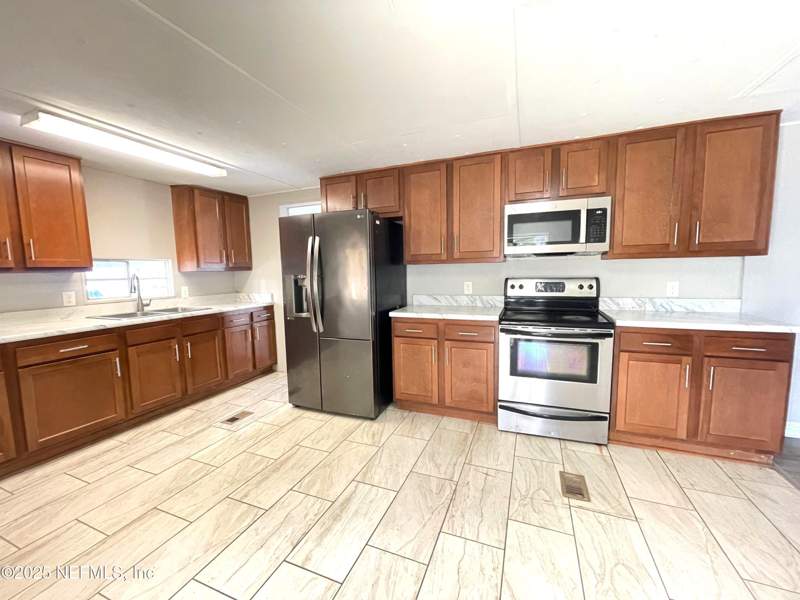 4 bedroom Mobile Home at 7623 Sunwood Drive, Baywood Park, Jacksonville — photo 3