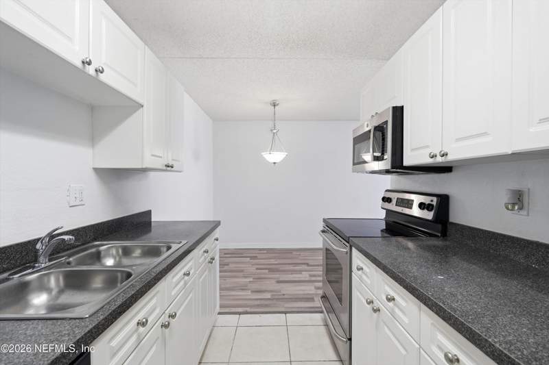 1 bedroom Condominium at 355 Monument Road #10 D1, Bella Terraza, Jacksonville — photo 2