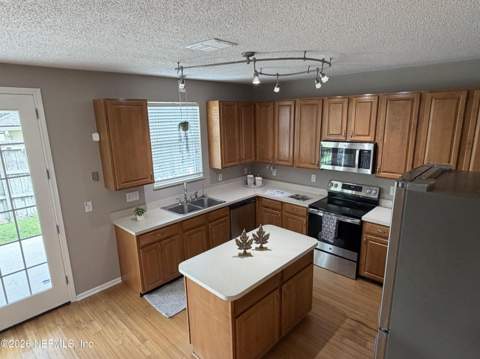 12529 Cliffrose Trail, Jacksonville FL - photo 14 of 36