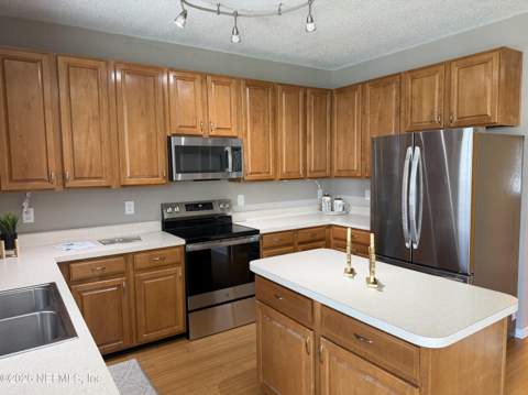 12529 Cliffrose Trail, Jacksonville FL - photo 10 of 36