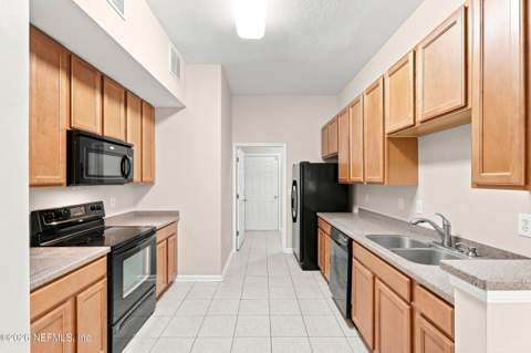7059 Deer Lodge Circle #104, Jacksonville FL - photo 11 of 35