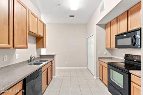 7059 Deer Lodge Circle #104, Jacksonville FL - photo 12 of 35