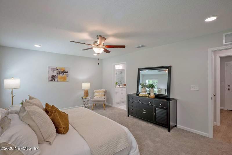 4 bedroom Single Family Residence at 15680 Butch Baine Drive, Section Land, Jacksonville — photo 5