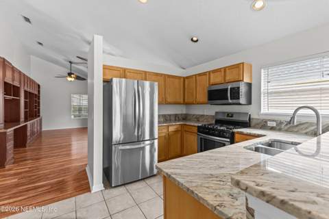 6242 Dalton Spring Court, Jacksonville FL - photo 6 of 49