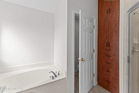 6242 Dalton Spring Court, Jacksonville FL - photo 18 of 49
